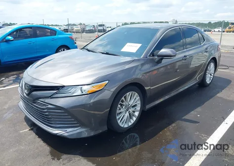 2020 Toyota Camry Xle z USA, uszkodzony, nr VIN 4T1F11AK1LU975967